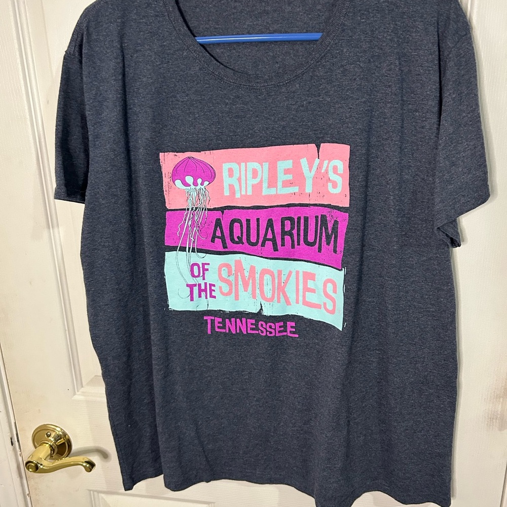Gray Ripley's Aquarium Graphic T-Shirt